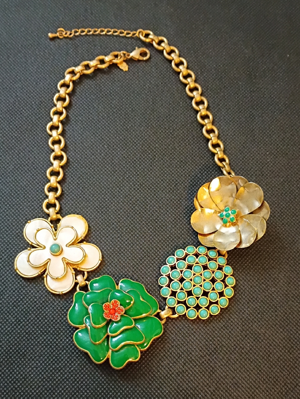 Stella & Dot Retired Happy Flowers Gold Tone Beautiful Statement Necklace